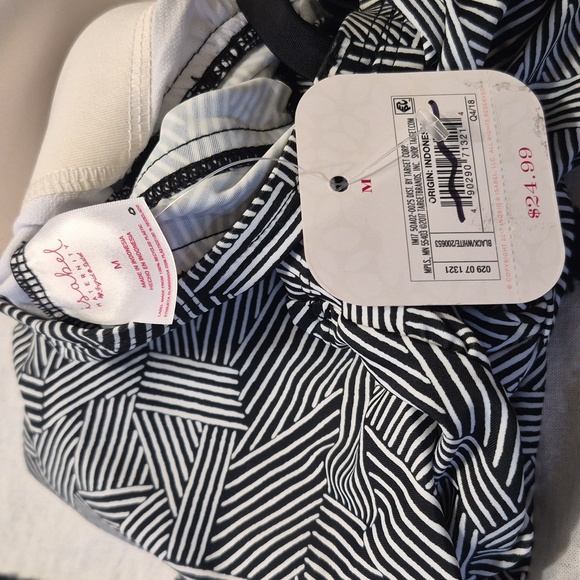 NWT S Black / White Ingrid and Isabel Maternity Tankini Top Criss Cross Patern - Picture 8 of 9